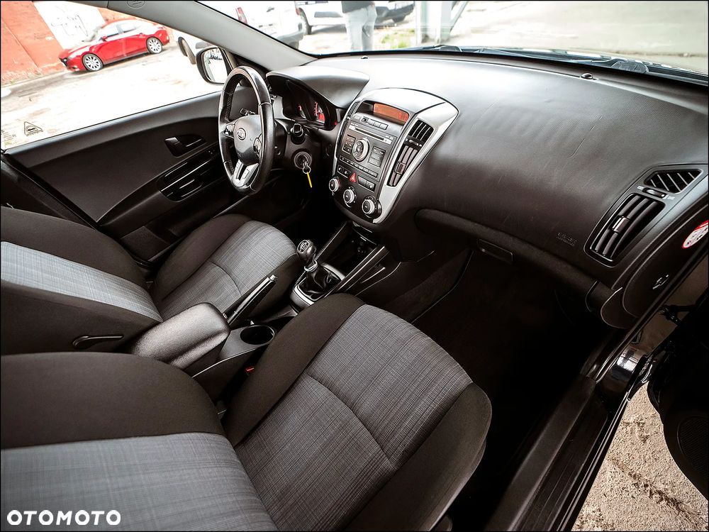 Kia Ceed - 16
