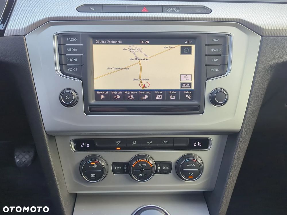 Volkswagen Passat - 25