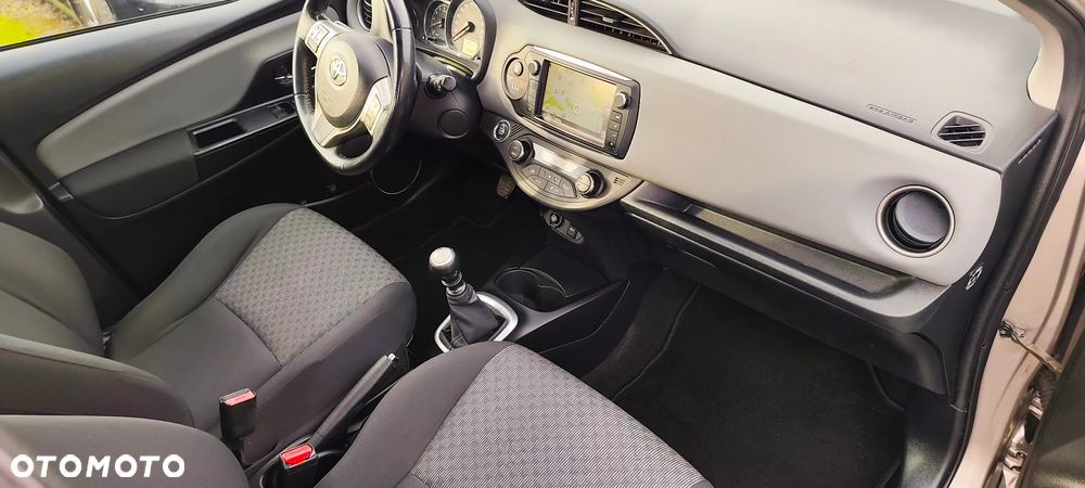 Toyota Yaris 1.4 D-4D Premium EU6 - 13