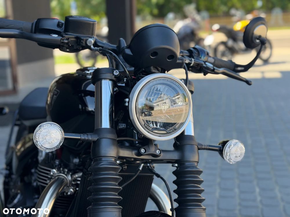 Triumph Bonneville Bobber - 17