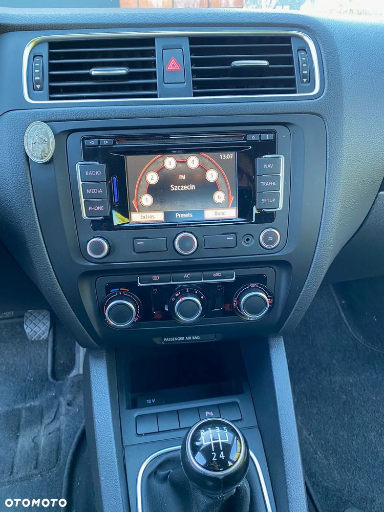 Volkswagen Jetta 1.6 TDI Comfortline - 10