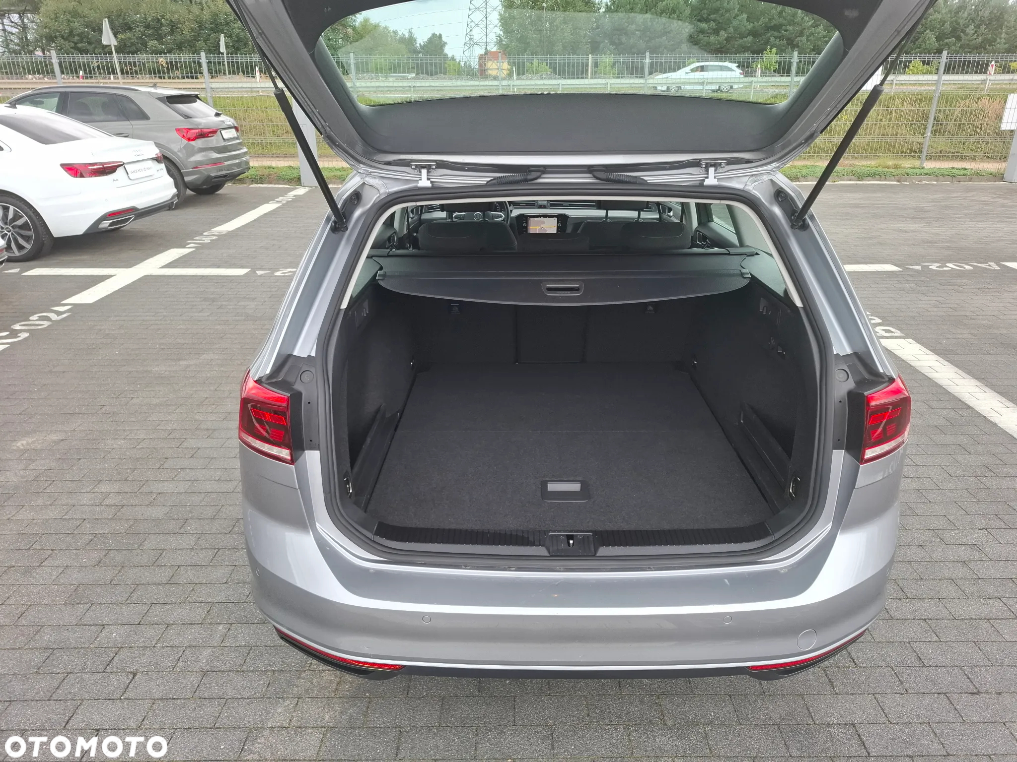 Volkswagen Passat Variant 2.0 TDI SCR DSG Business - 9