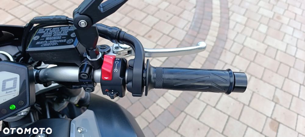 Yamaha MT - 12