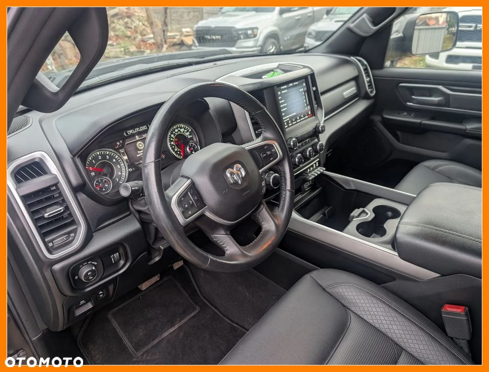 RAM 1500 Crew Cab Shortbed Bighorn - 18