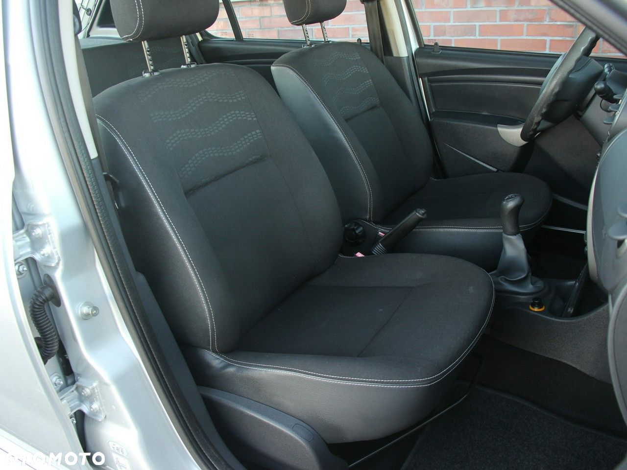 Dacia Sandero Stepway 1.6 - 38