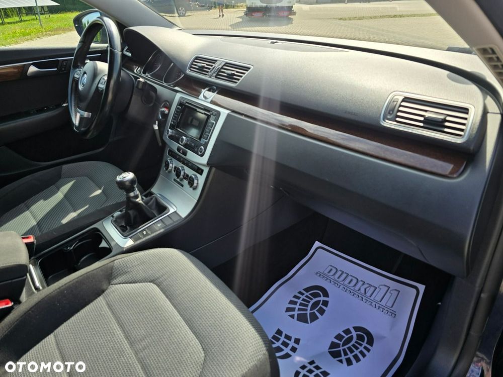 Volkswagen Passat - 30