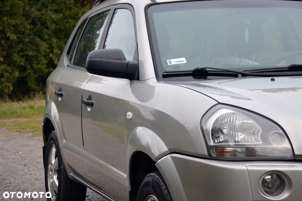 Hyundai Tucson 2.0 Comfort 2WD - 25