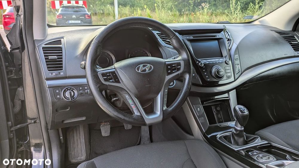 Hyundai i40 Kombi blue 1.6 Family+ - 6
