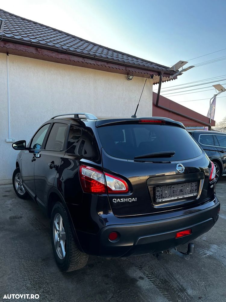 Nissan Qashqai 2.0 dCi DPF 4x4 Aut acenta - 3