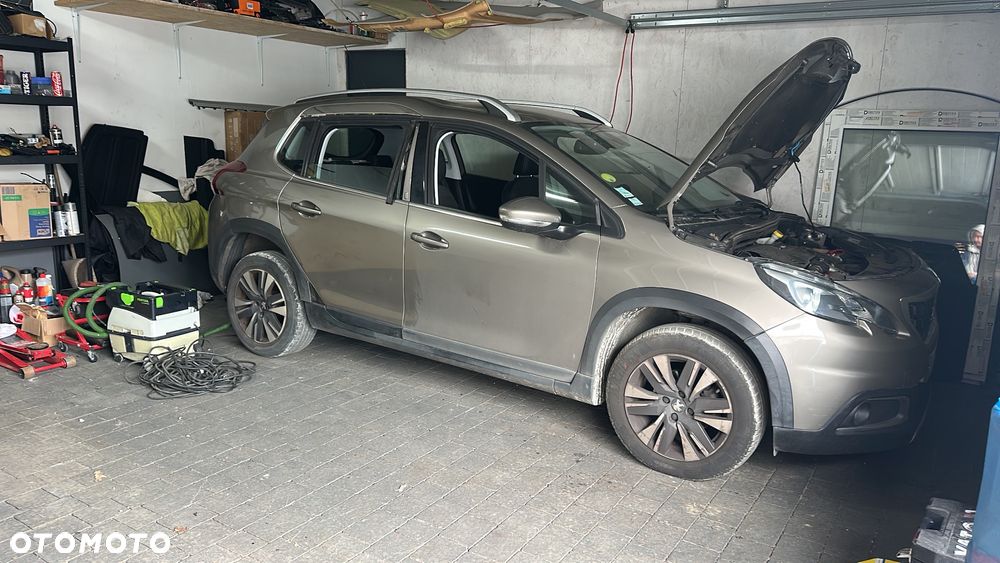 Peugeot 2008 BlueHDi 100 STOP & START Allure - 4