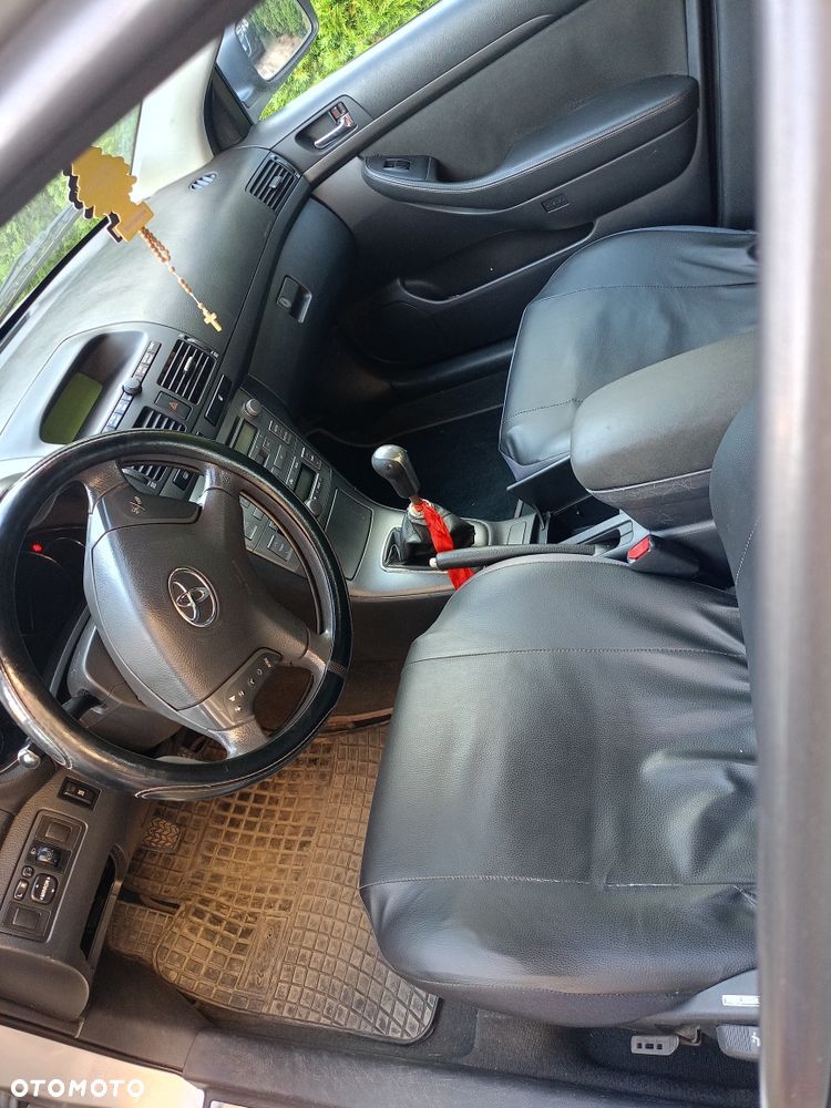 Toyota Avensis - 4
