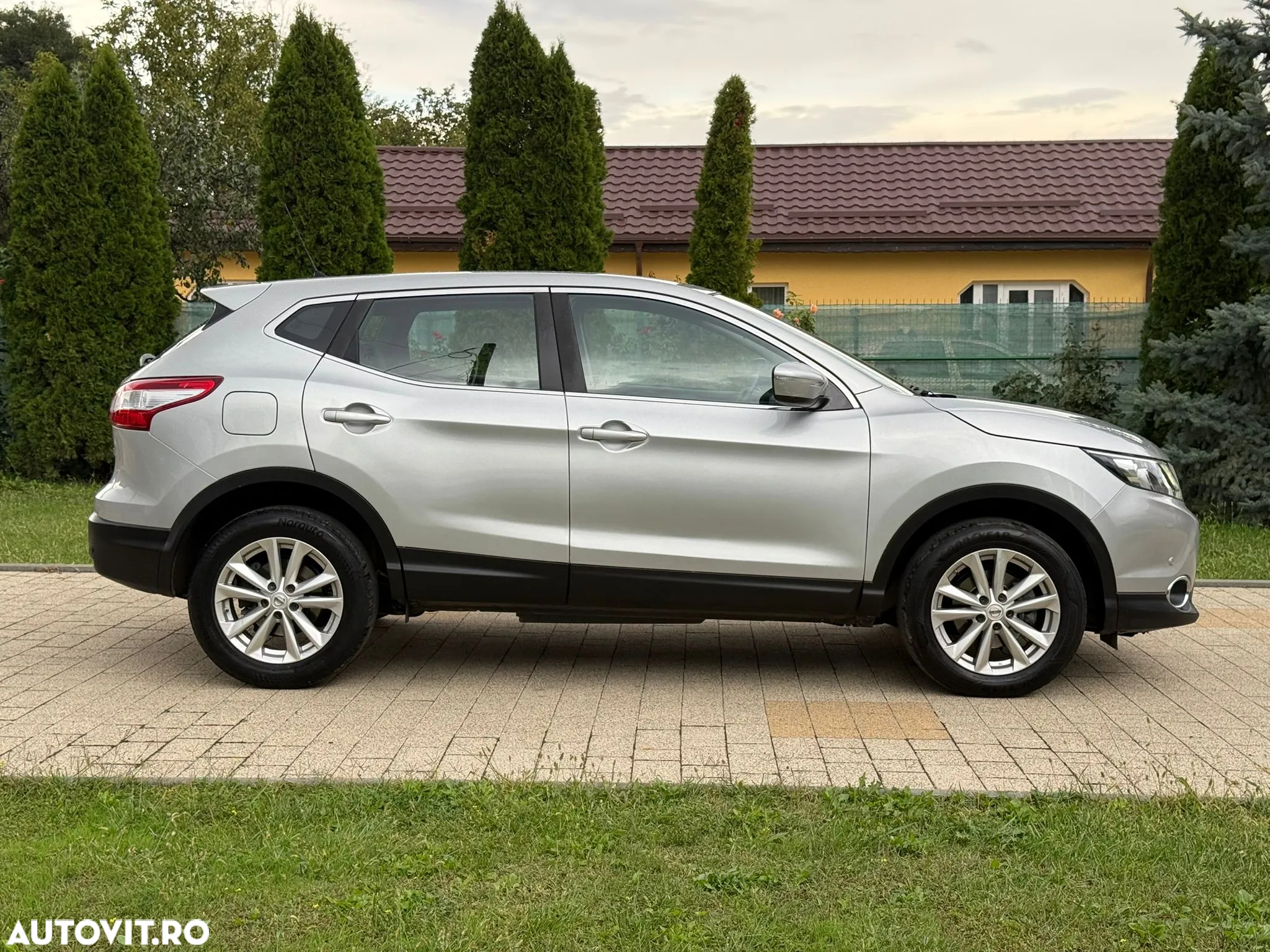 Nissan Qashqai 1.5 DCI Start/Stop N-Connecta - 17