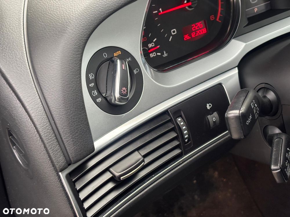 Audi A6 Avant 2.0 TDI Multitronic - 14