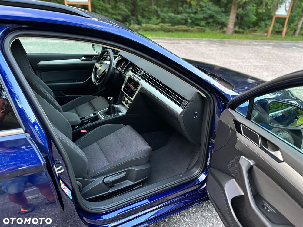 Volkswagen Passat - 11