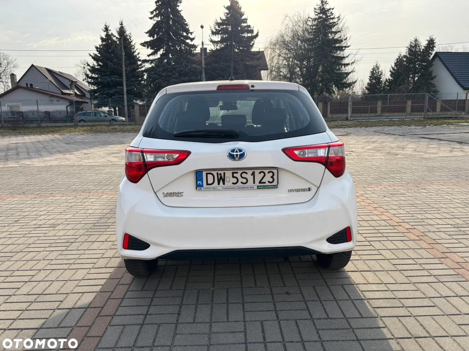 Toyota Yaris Hybrid 100 Premium - 10