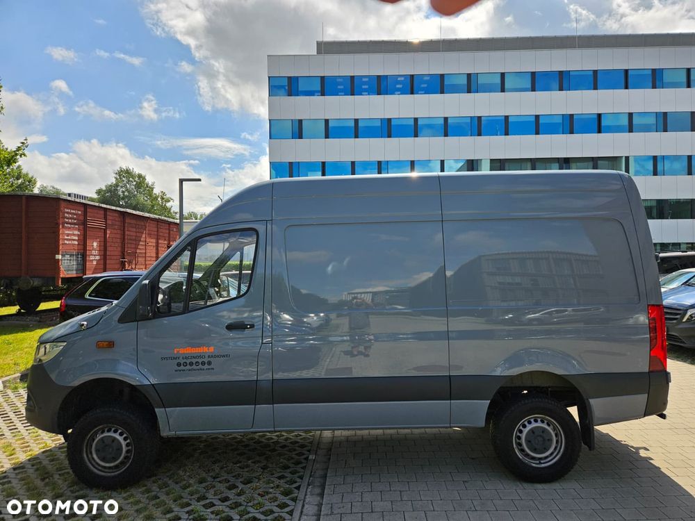 Mercedes-Benz Sprinter - 2