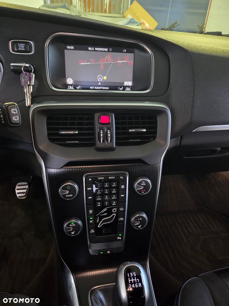 Volvo V40 D3 Drive-E SCR R-Design Momentum - 9