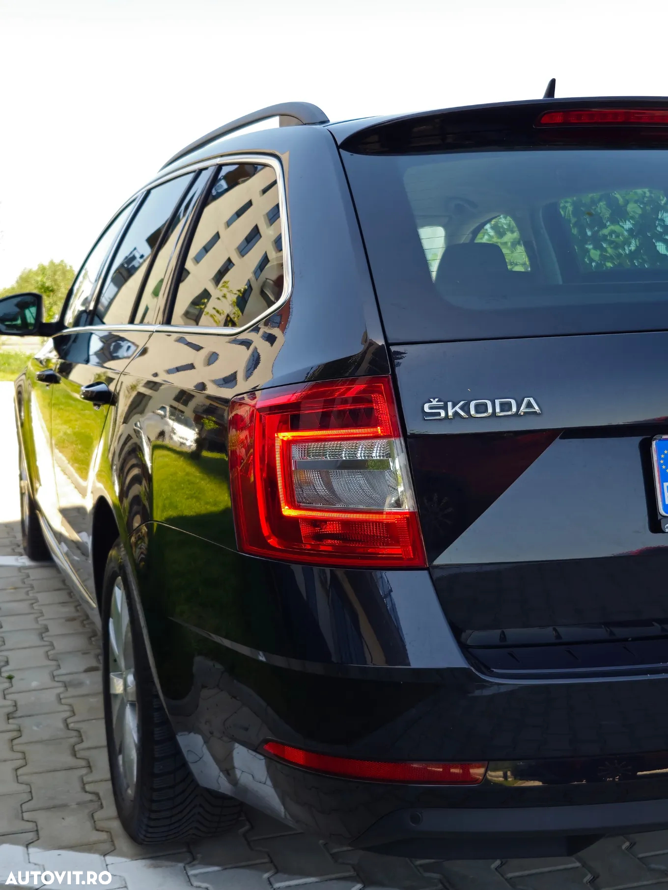 Skoda Octavia Combi Diesel 1.6 TDI DSG Ambition - 10