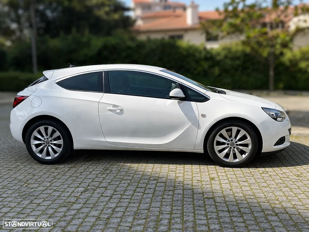 Opel Astra GTC - 3