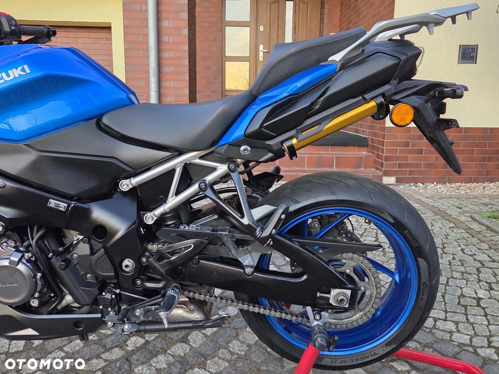 Suzuki GSX - 8
