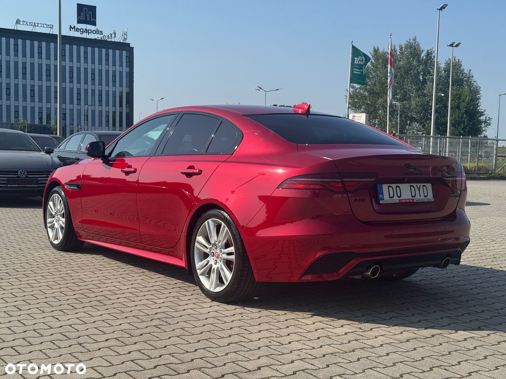 Jaguar XE 2.0 P300 AWD R-Dynamic SE - 4