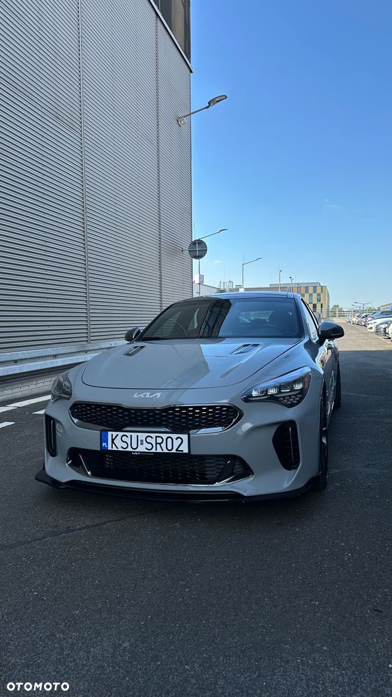 Kia Stinger - 1