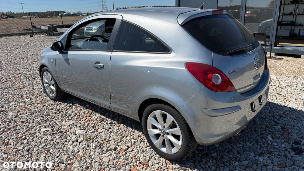 Opel Corsa 1.4 16V 150 Jahre - 9