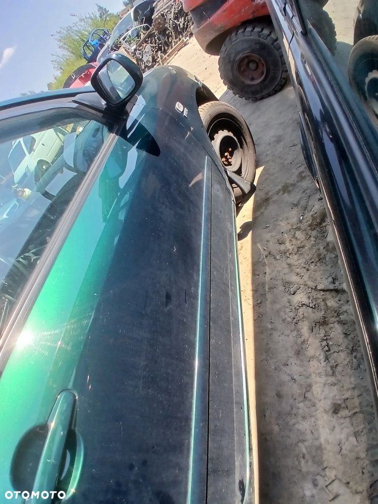 TOYOTA COROLLA HB e12 1.4 4ZZFE MTM  6R4 maska pokrywa silnika klapa bagażnika zderzak lampa reflektor pas przedni stop lampy halogeny przeciwmgłowe odblaski grill atrapa znaczek błotnik błotniki - 7