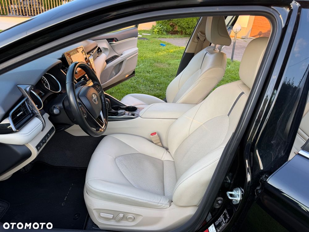 Toyota Camry - 25
