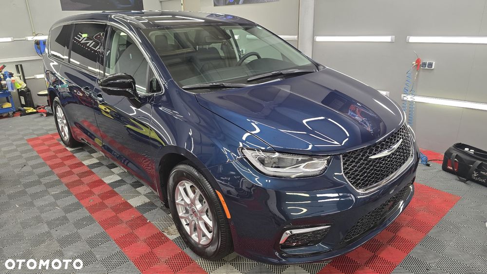 Chrysler Pacifica - 8