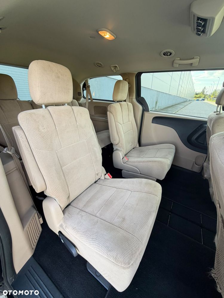 Dodge Grand Caravan - 9