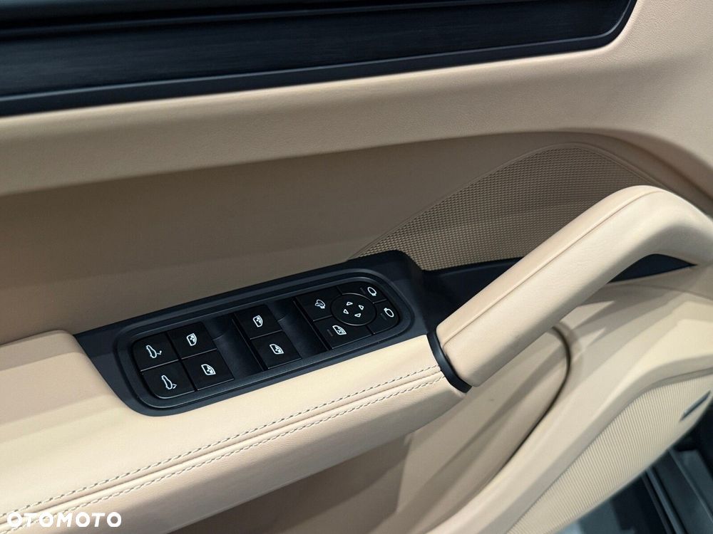 Porsche Cayenne - 20