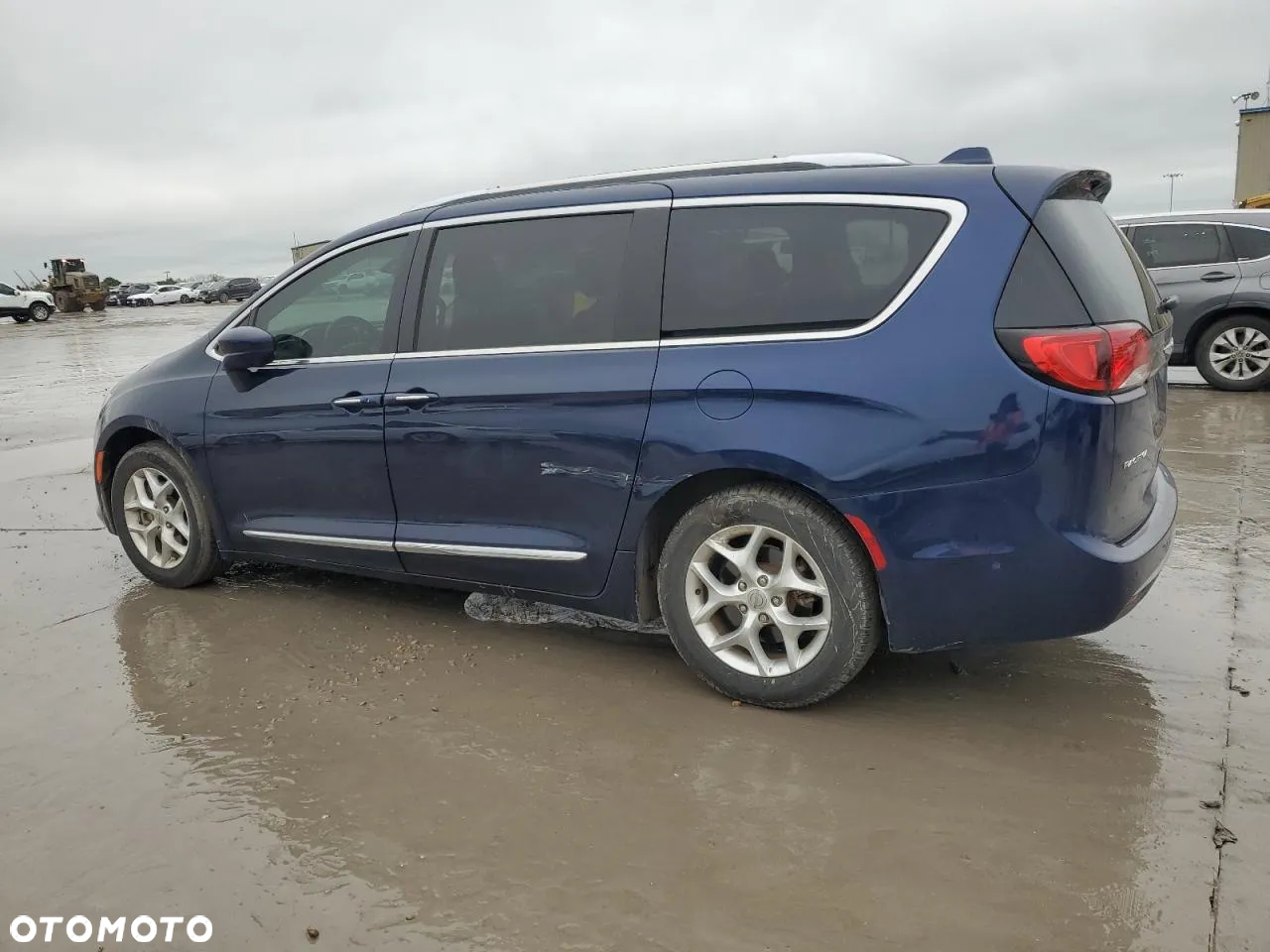 Chrysler Pacifica - 4