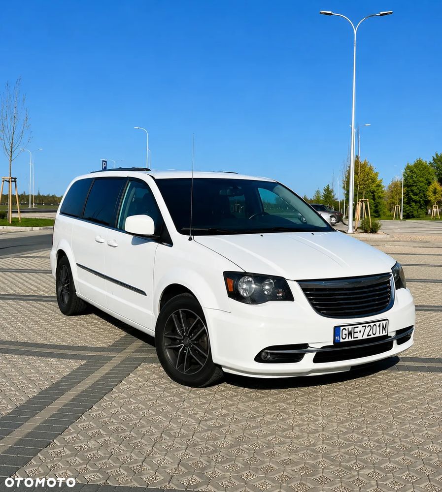 Chrysler Town & Country - 1