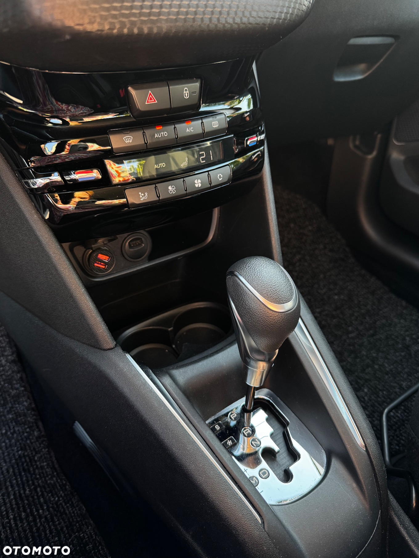 Peugeot 208 - 9
