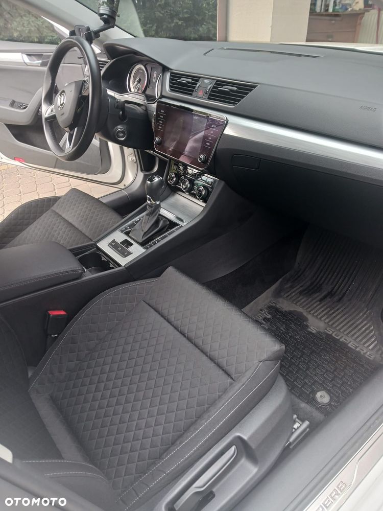 Skoda Superb 2.0 TDI Sportline DSG - 25