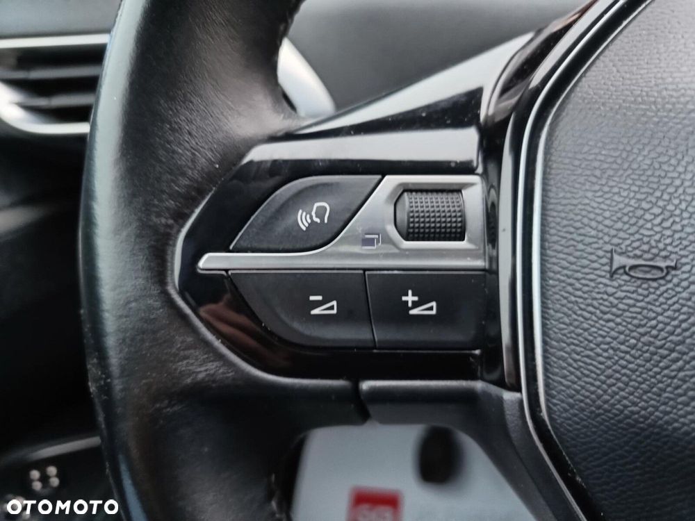 Peugeot 3008 1.2 PureTech Allure S&S - 24