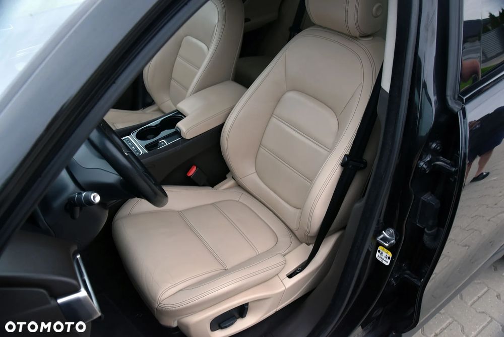 Jaguar F-Pace 2.0 i4D AWD R-Sport - 23