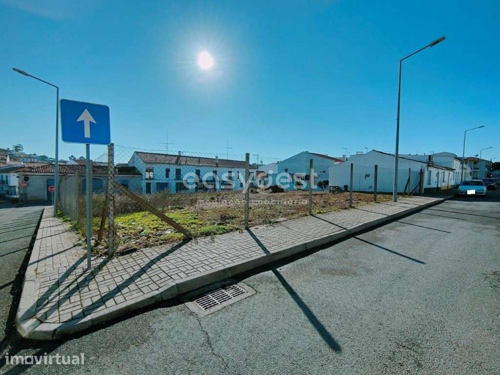 Moradias e Terrenos Urbanos em Zona Privilegiada da vila de Aljustrel - Grande imagem: 4/12