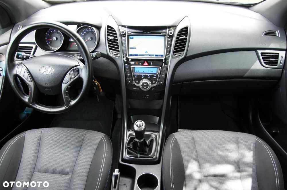 Hyundai i30 blue 1.6 GDI Passion - 32