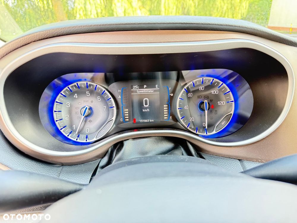 Chrysler Pacifica - 28