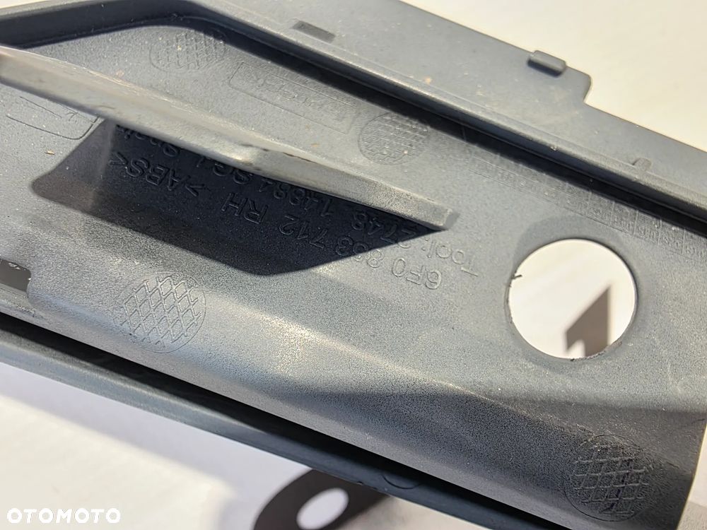 SEAT IBIZA V 6F0 17- LEWA / PRAWA KRATKA BOCZNA ZDERZAKA PRZEDNIEGO PRZÓD NR 6F0853711 / 6F0853712 NR AUKCJI KB76 - 13