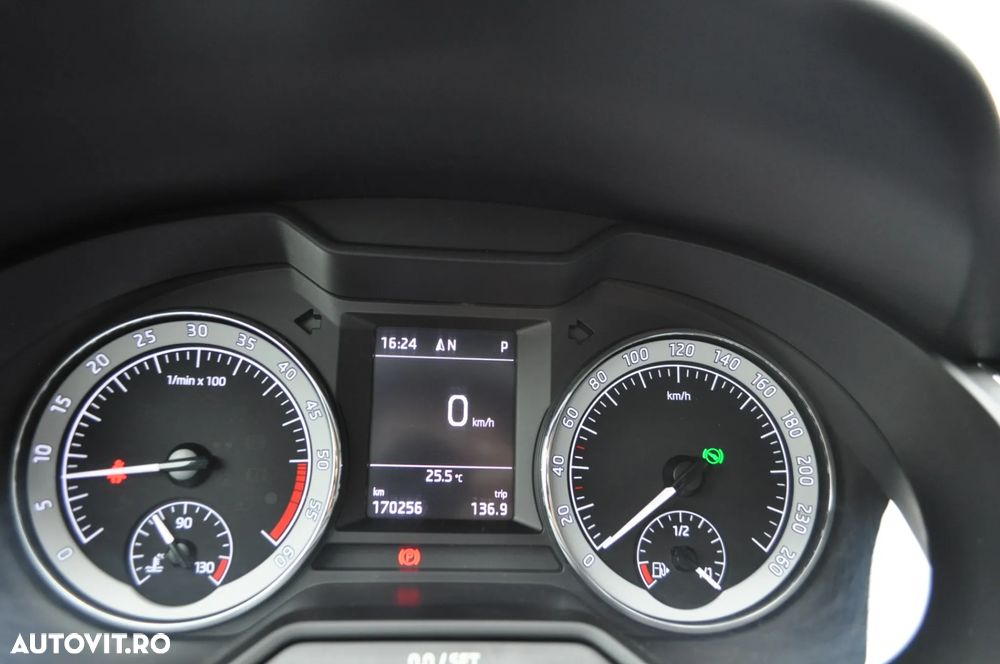 Skoda Octavia 2.0 TDI DSG Style - 25