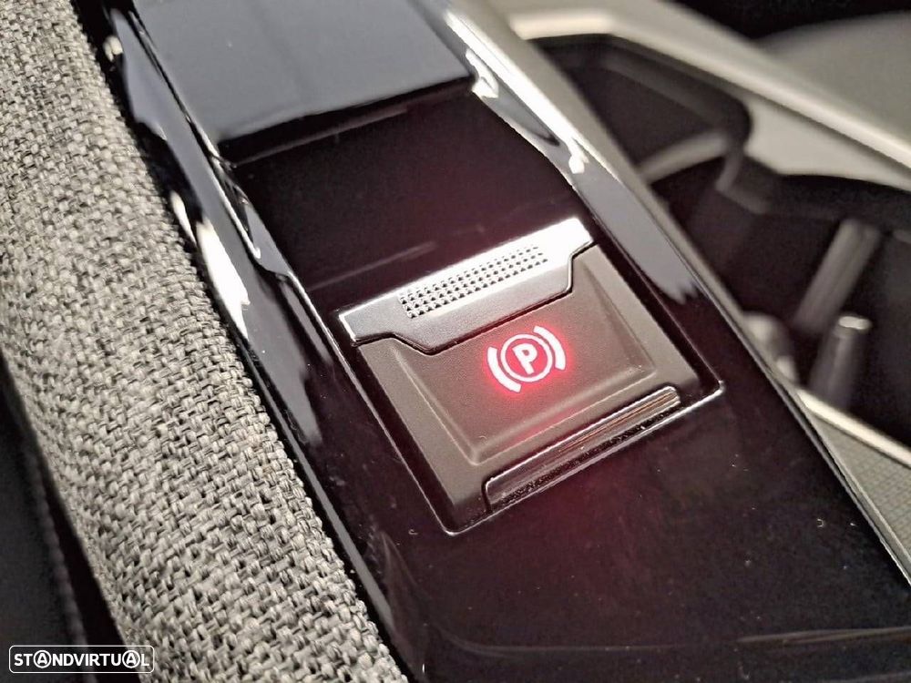 Peugeot 5008 1.2 Hybrid Allure e-DCS6 - 24