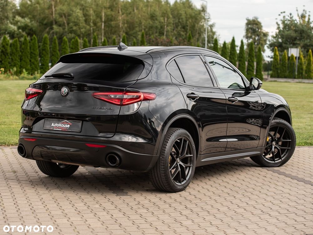 Alfa Romeo Stelvio 2.0 Turbo 16V AT8-Q4 Veloce - 14