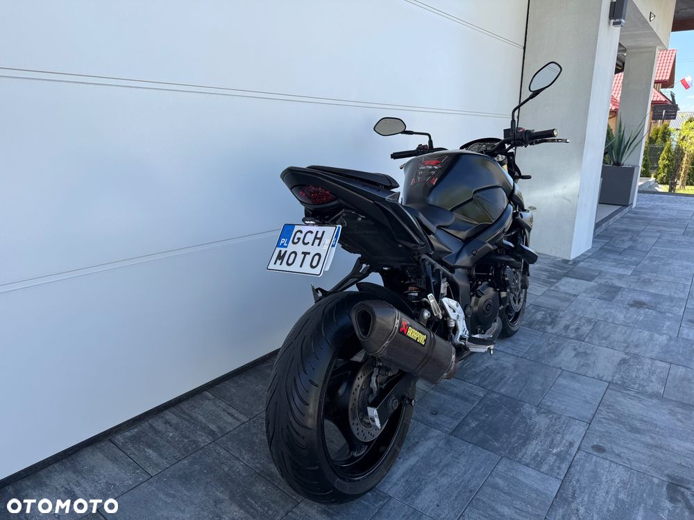 Suzuki GSR - 3