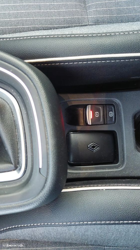 Renault Clio 1.0 TCe Techno Bi-Fuel - 13