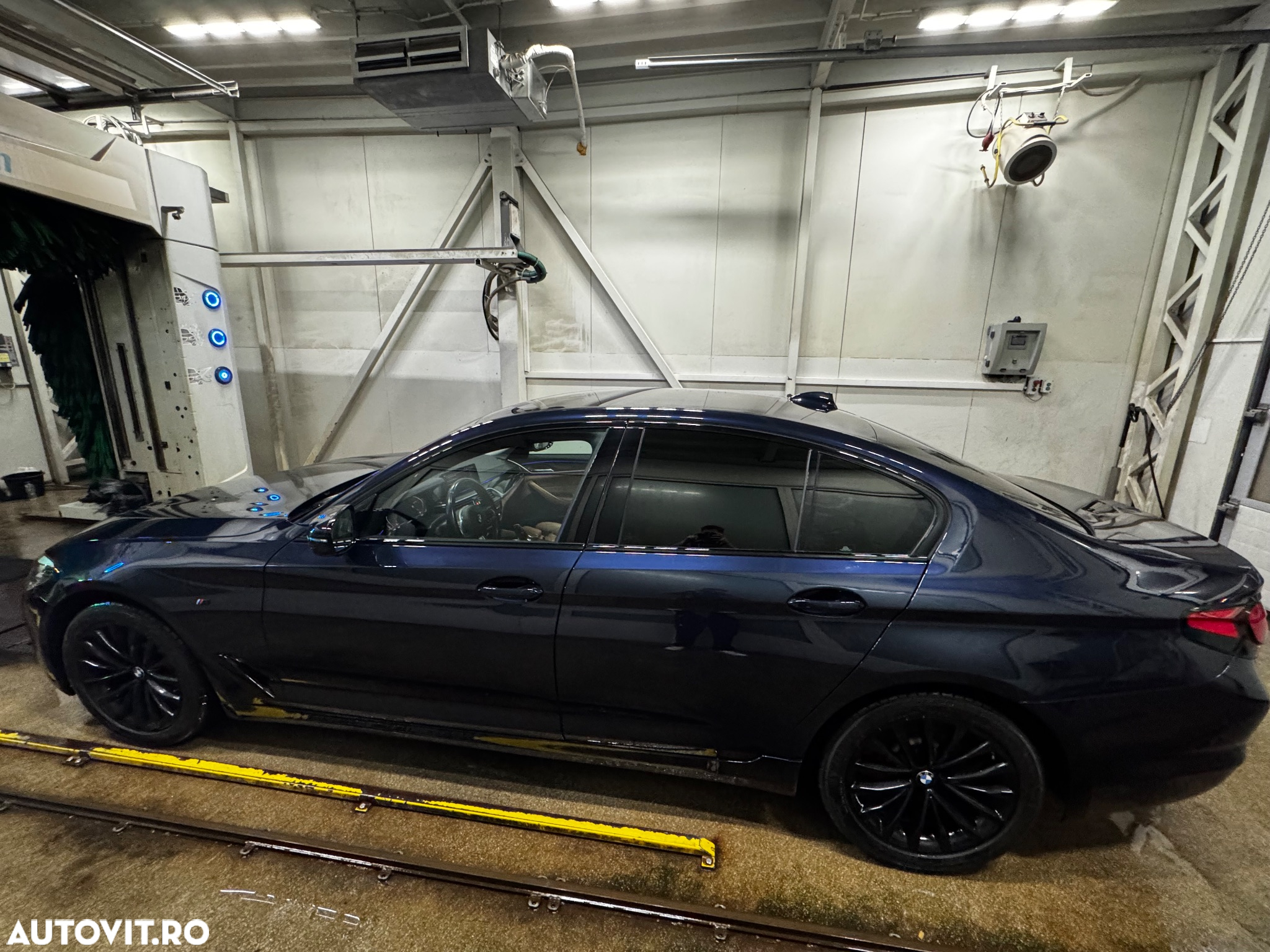 BMW Seria 5 530i Aut. Luxury Line - 30