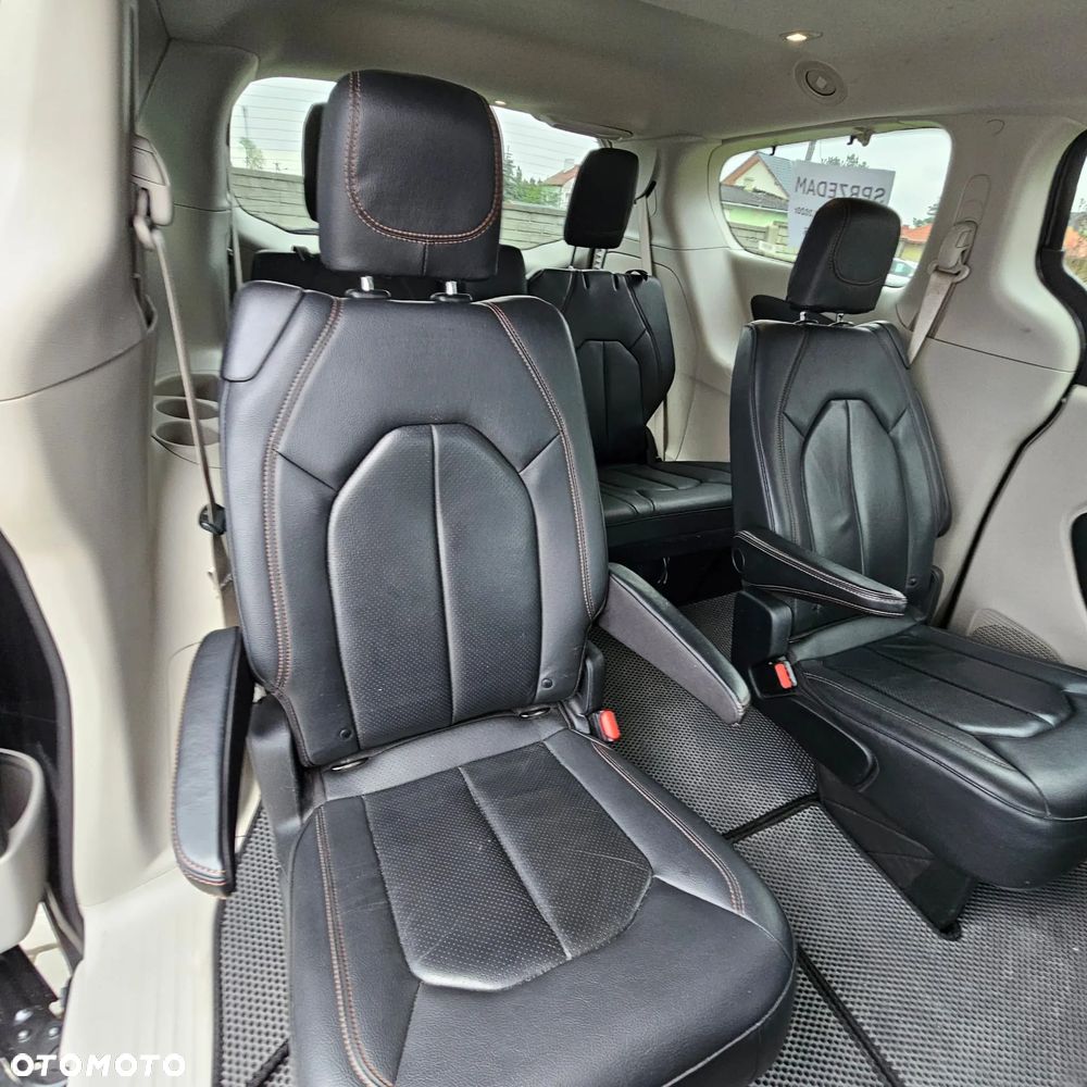 Chrysler Pacifica - 5