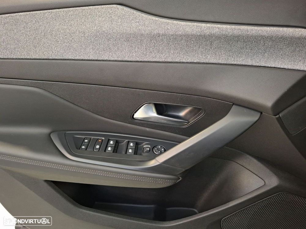 Peugeot 408 1.2 Hybrid Allure e-DCS6 - 23
